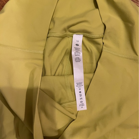 LULULEMON ALIGN™ HIGH-RISE PANT 25"
Yellow Serpentine size 12 - Picture 2 of 4